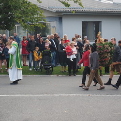 Einzug mit der Erntekrone    