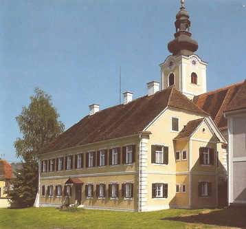 Pfarrhof mit Pfarrkirche